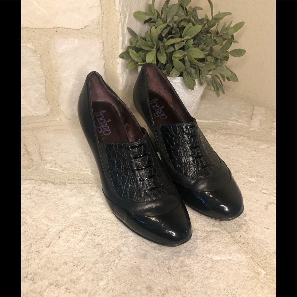 Indigo by Clarks black leather/patent leather low booties sz 10